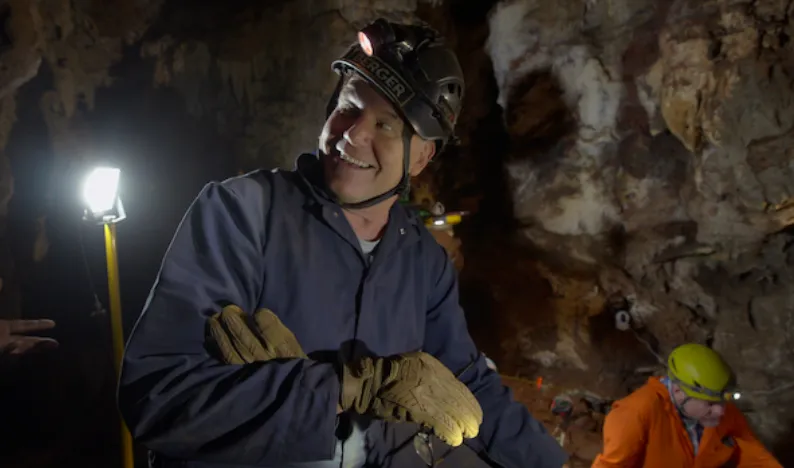 Netflix映画『アンノウン: 洞窟に眠る新たな人類』あらすじ・キャスト情報