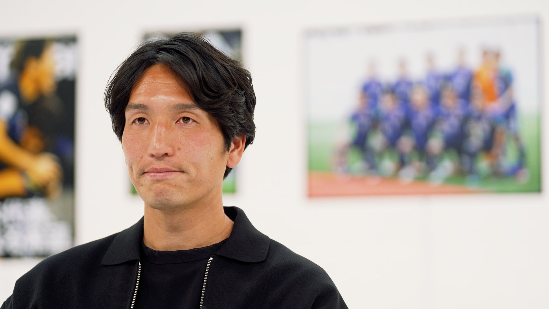 真剣な表情で何かを考える原口元気選手